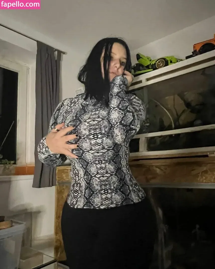 thethreeheadedsnake Onlyfans Photo Gallery 