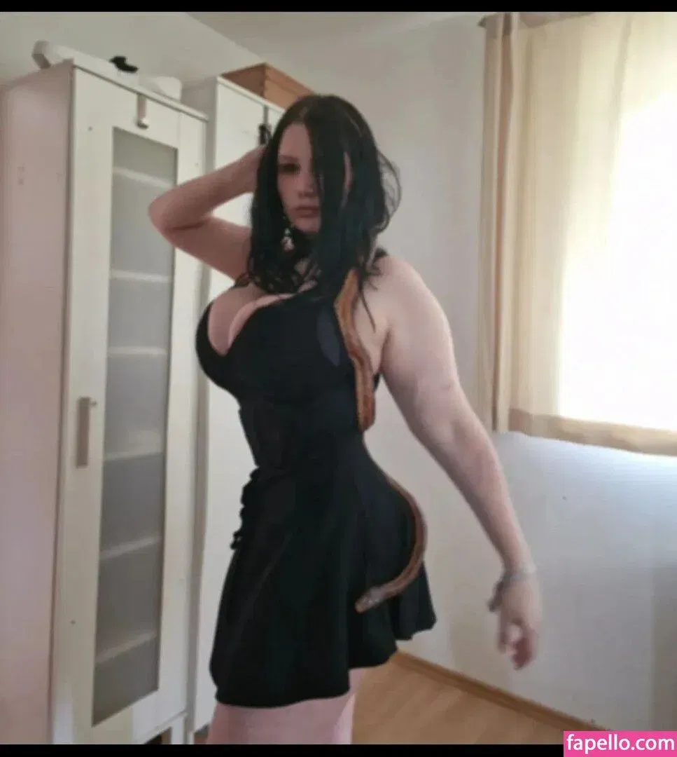 thethreeheadedsnake Onlyfans Photo Gallery 