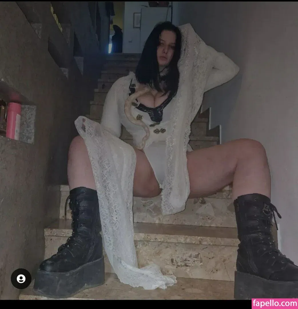 thethreeheadedsnake Onlyfans Photo Gallery 