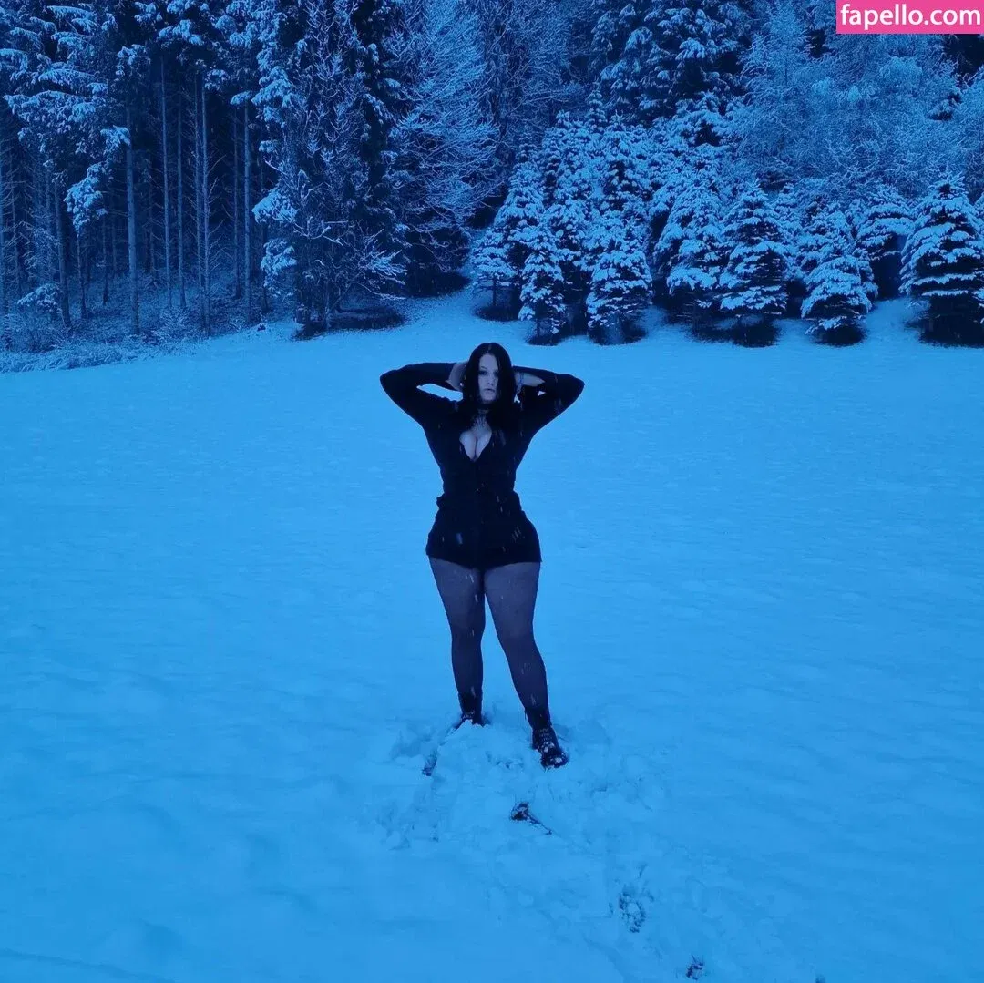 thethreeheadedsnake Onlyfans Photo Gallery 