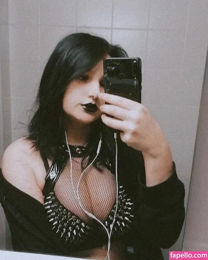 thethreeheadedsnake Onlyfans Photo Gallery 