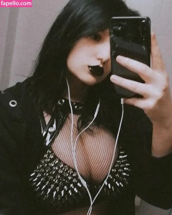 thethreeheadedsnake Onlyfans Photo Gallery 