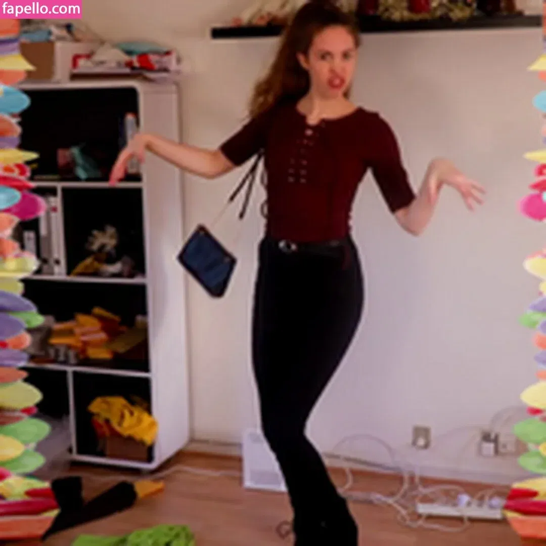 Rapunzel ASMR Onlyfans Photo Gallery 