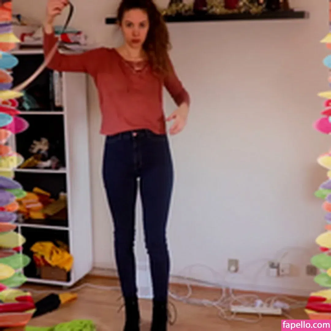 Rapunzel ASMR Onlyfans Photo Gallery 