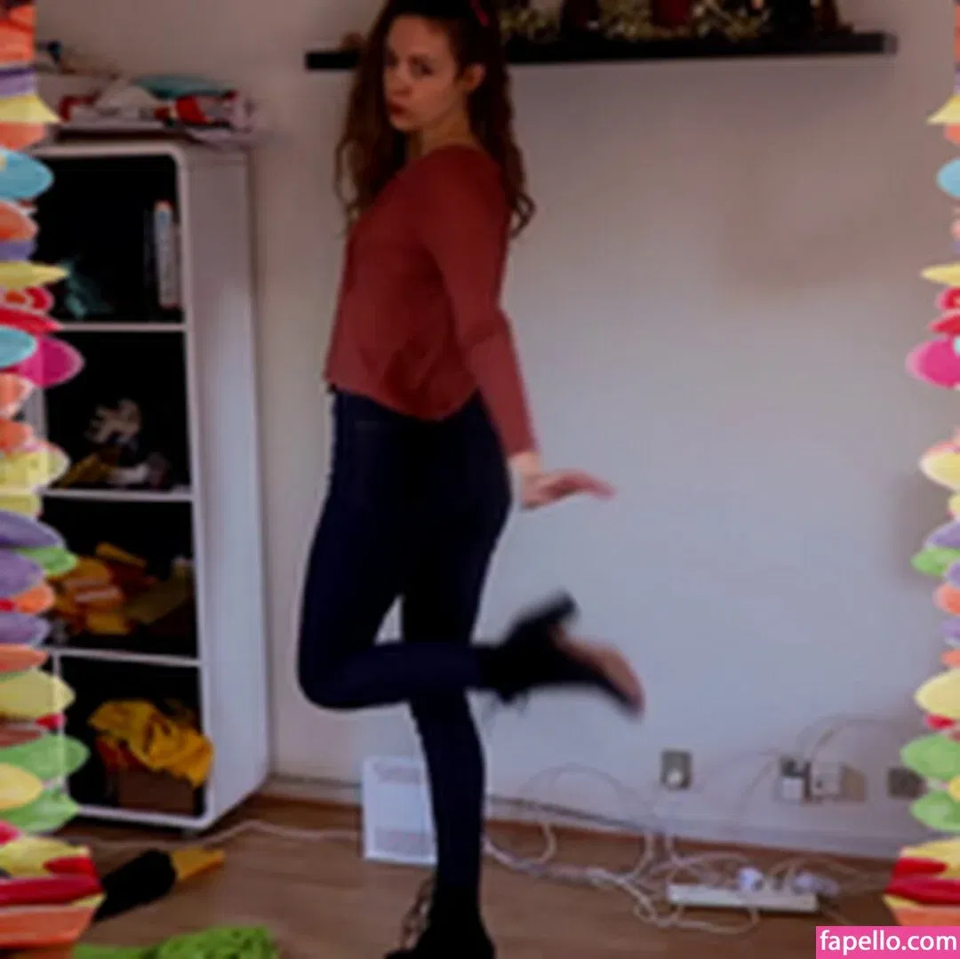 Rapunzel ASMR Onlyfans Photo Gallery 