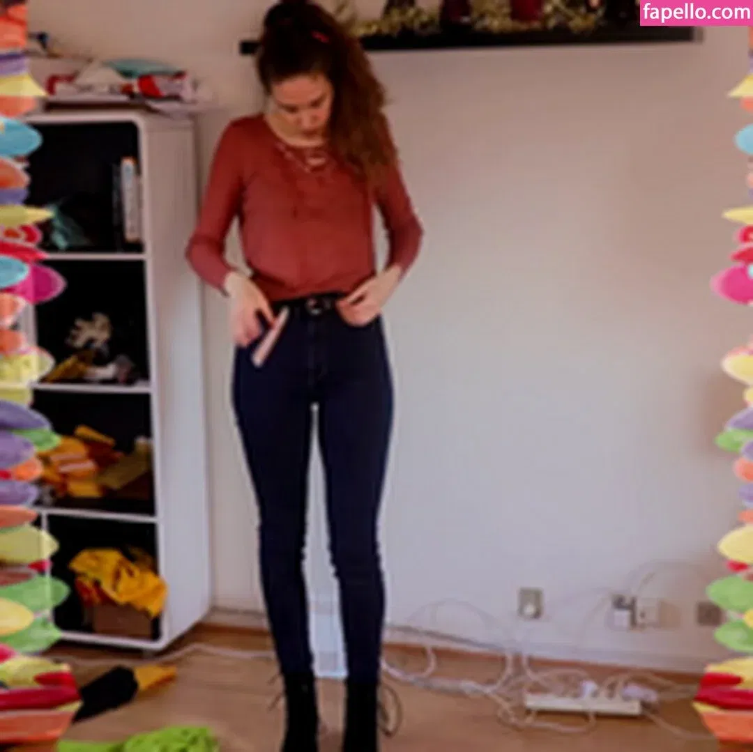 Rapunzel ASMR Onlyfans Photo Gallery 