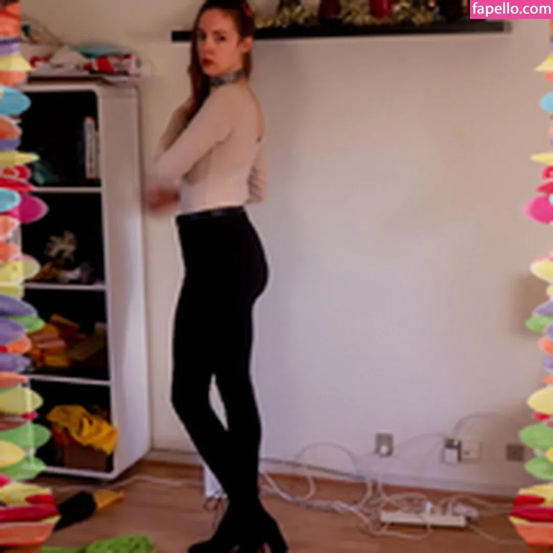 Rapunzel ASMR Onlyfans Photo Gallery 