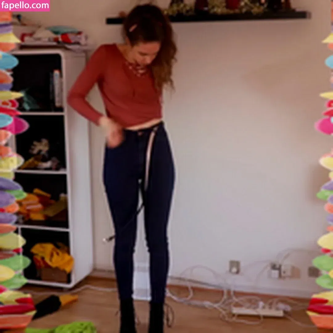 Rapunzel ASMR Onlyfans Photo Gallery 