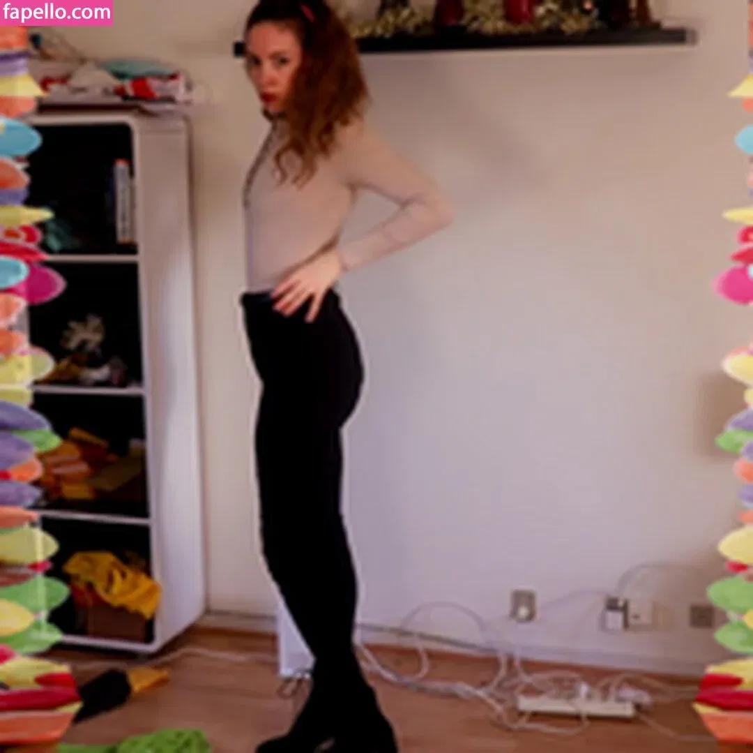 Rapunzel ASMR Onlyfans Photo Gallery 