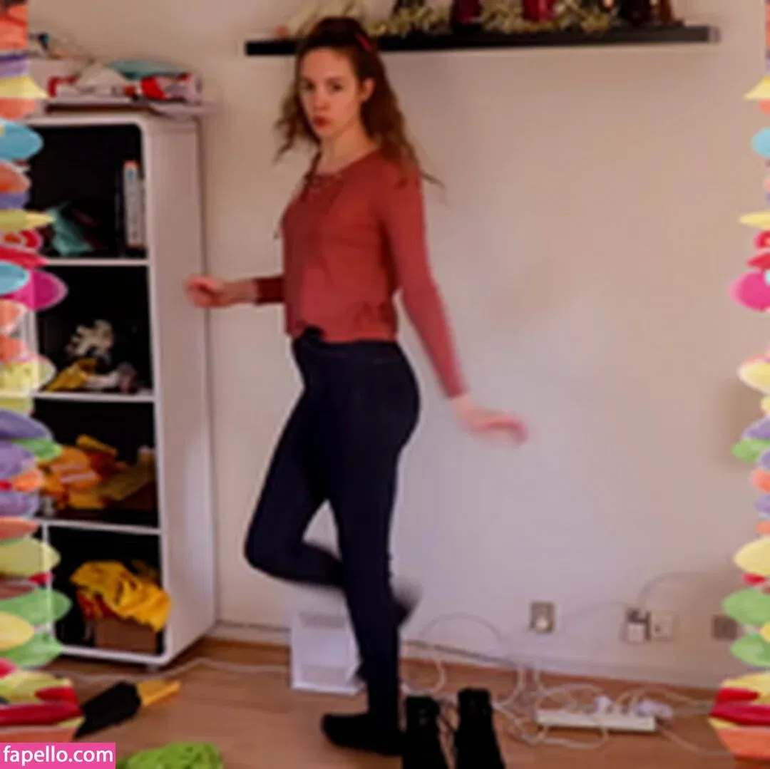 Rapunzel ASMR Onlyfans Photo Gallery 