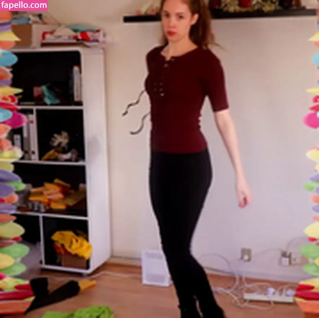 Rapunzel ASMR Onlyfans Photo Gallery 