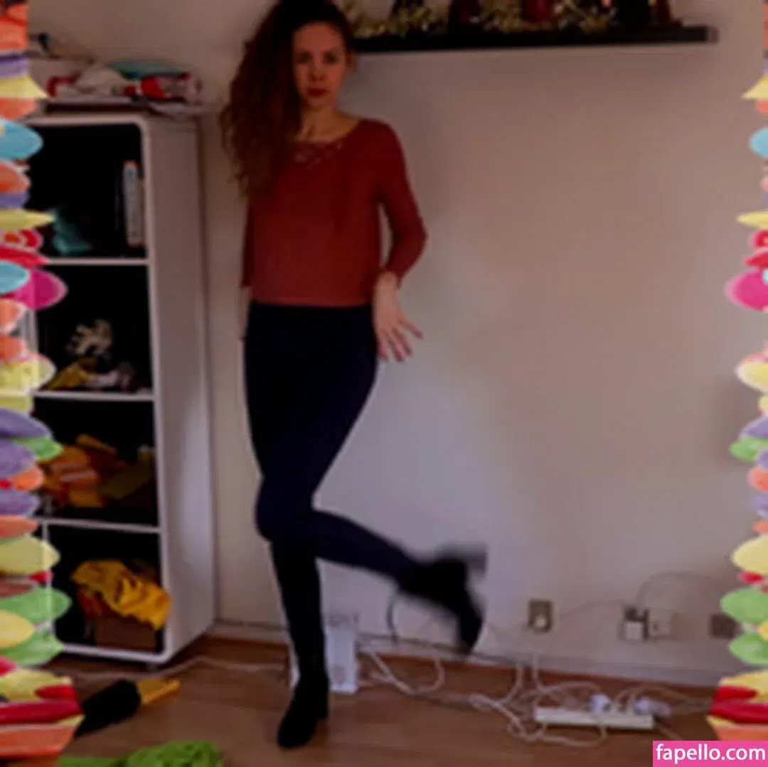 Rapunzel ASMR Onlyfans Photo Gallery 