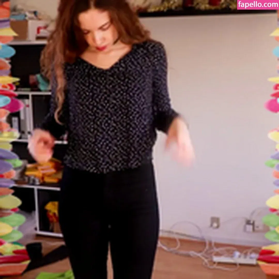 Rapunzel ASMR Onlyfans Photo Gallery 