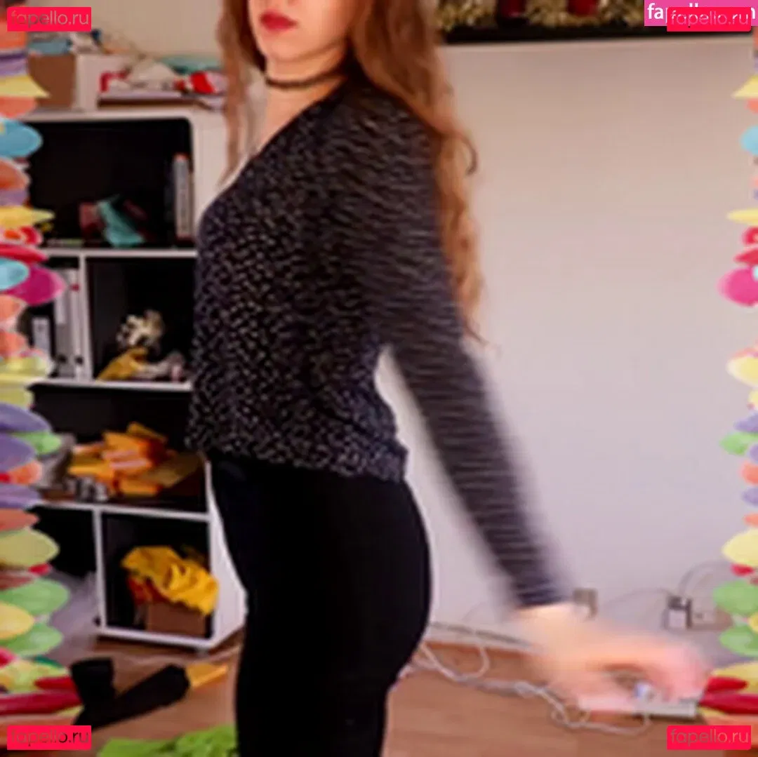 Rapunzel ASMR Onlyfans Photo Gallery 