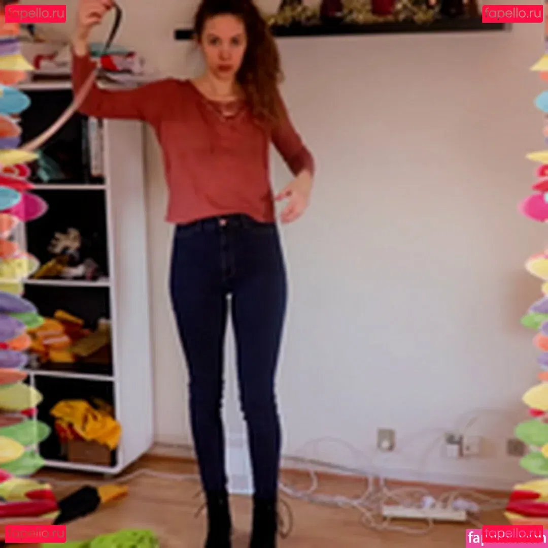 Rapunzel ASMR Onlyfans Photo Gallery 