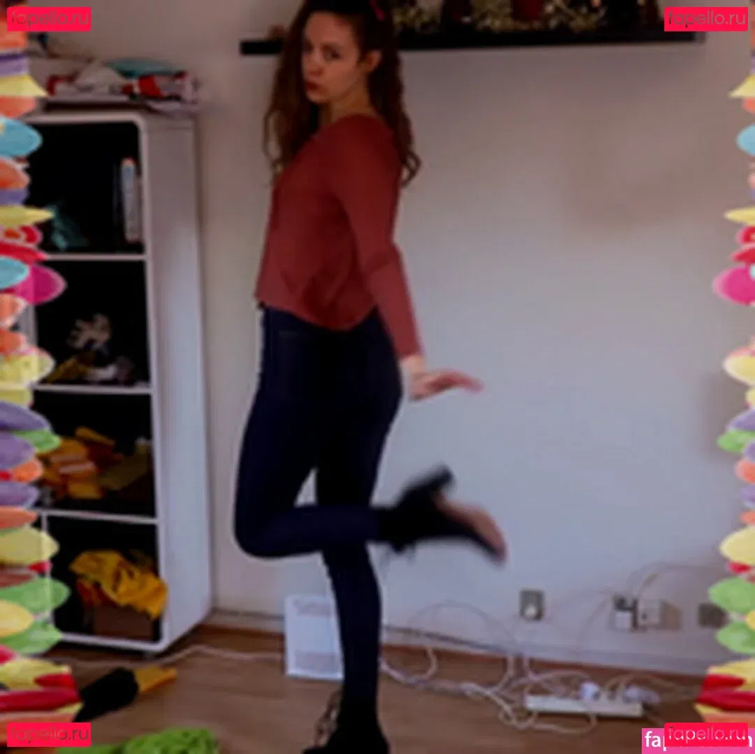 Rapunzel ASMR Onlyfans Photo Gallery 