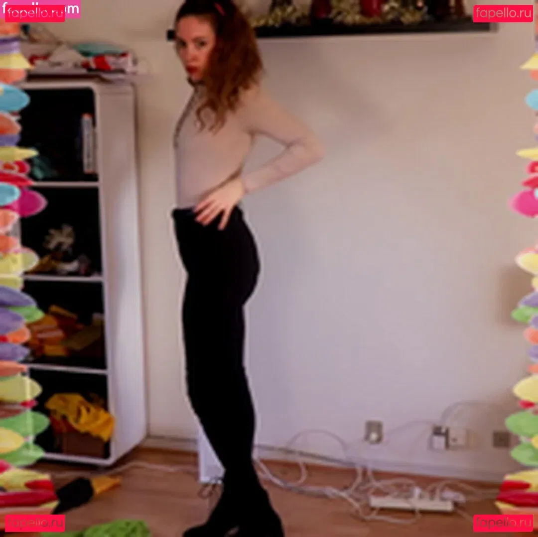 Rapunzel ASMR Onlyfans Photo Gallery 