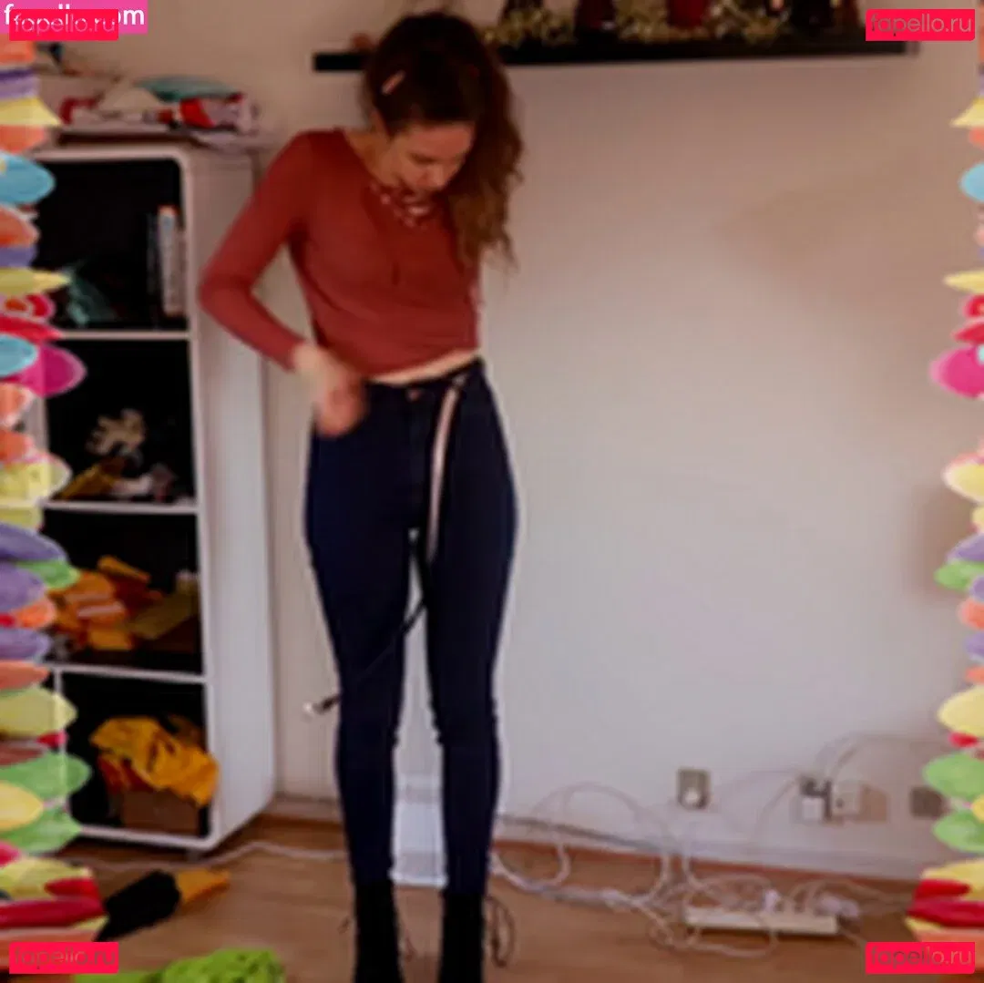 Rapunzel ASMR Onlyfans Photo Gallery 