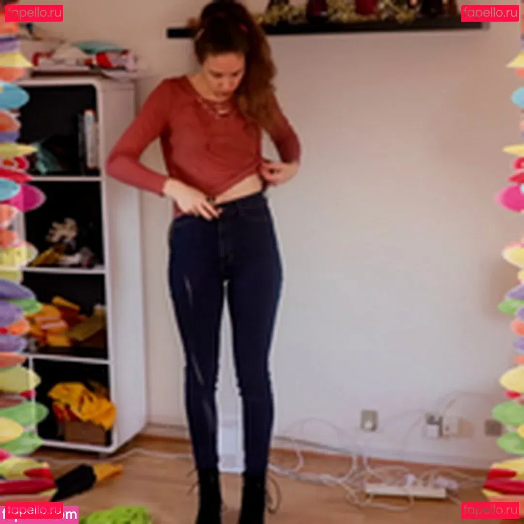 Rapunzel ASMR Onlyfans Photo Gallery 