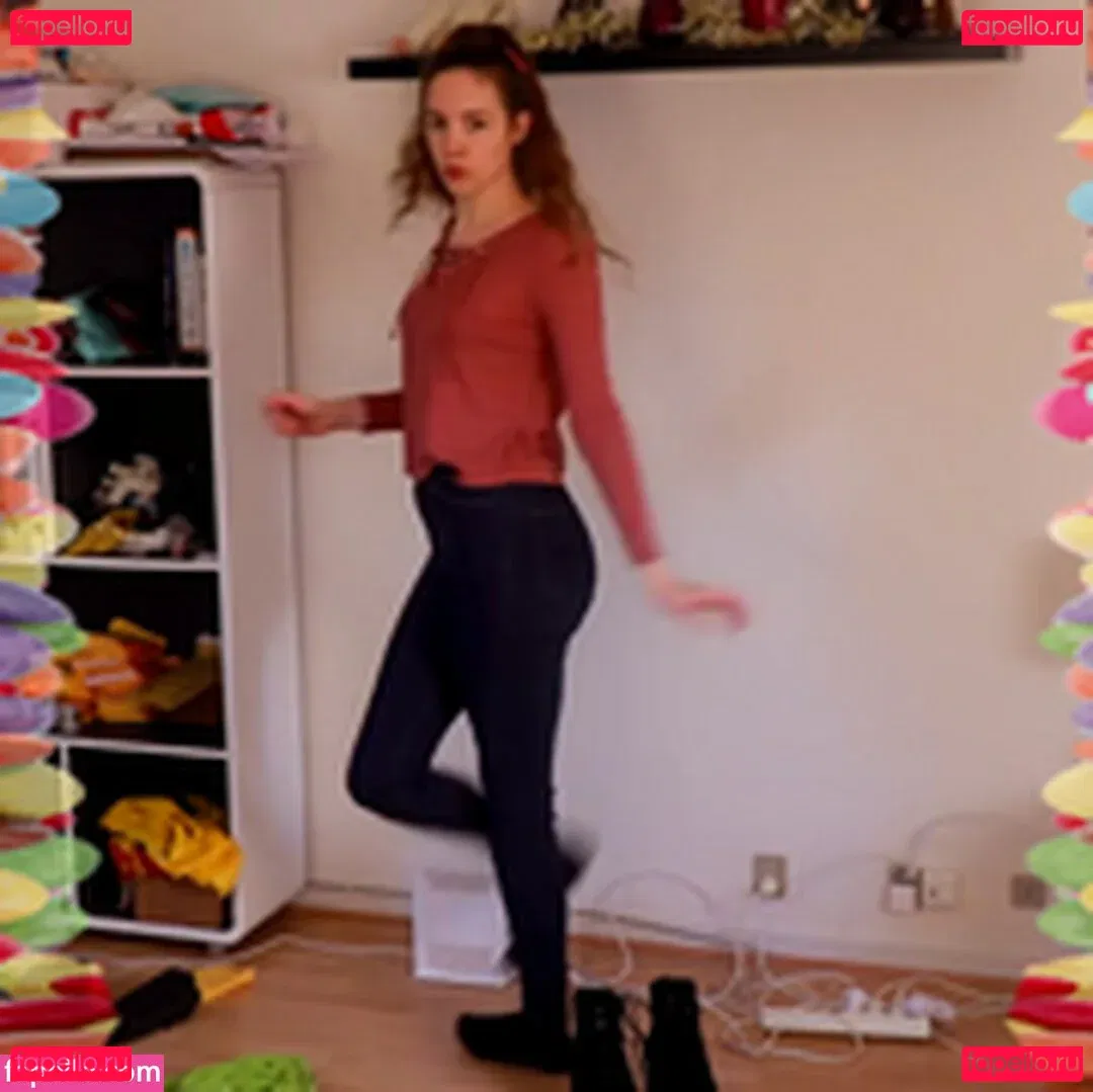 Rapunzel ASMR Onlyfans Photo Gallery 