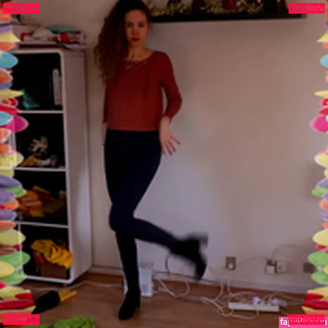 Rapunzel ASMR Onlyfans Photo Gallery 