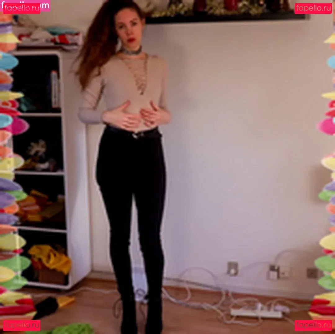 Rapunzel ASMR Onlyfans Photo Gallery 