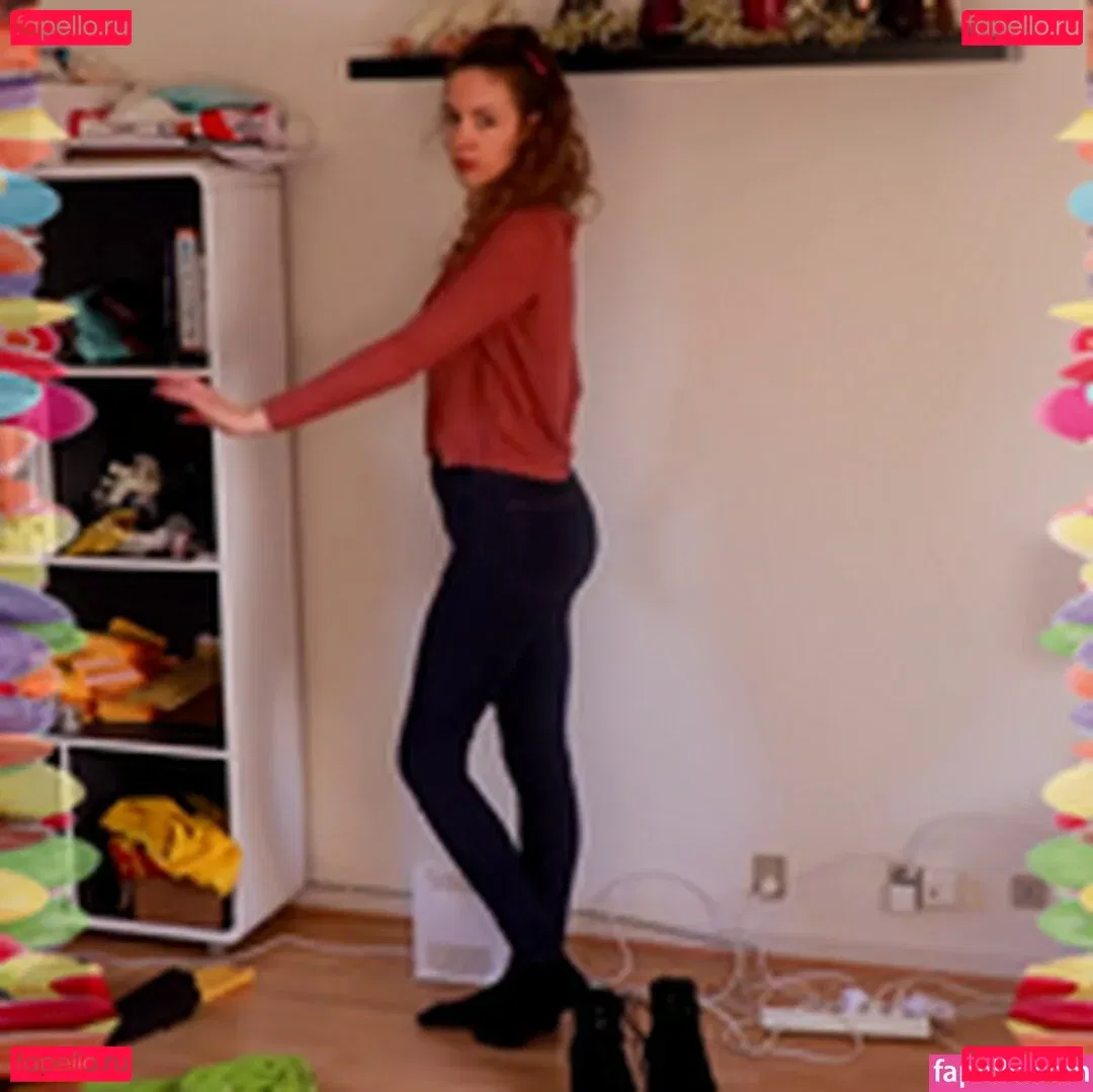 Rapunzel ASMR Onlyfans Photo Gallery 