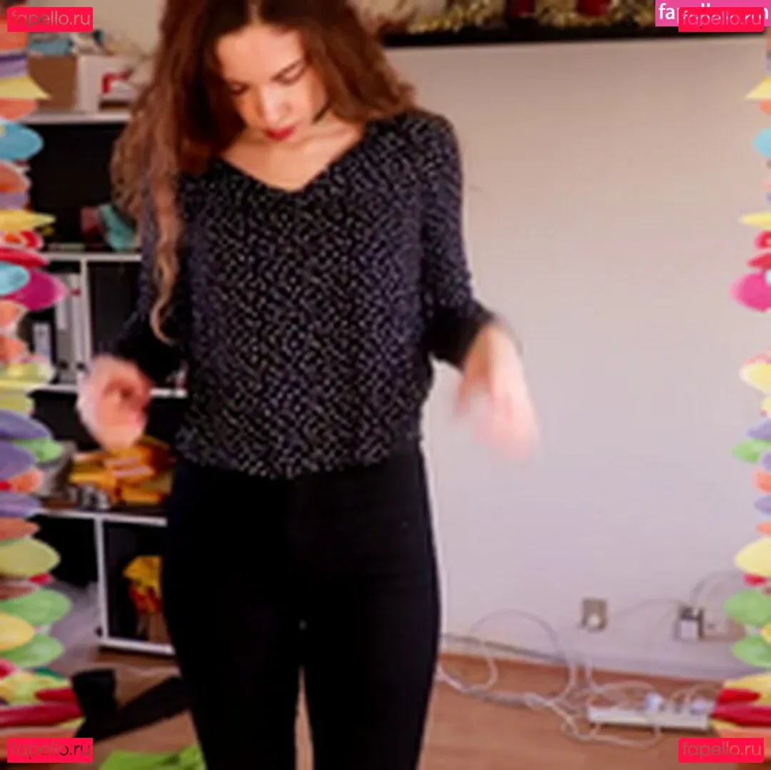 Rapunzel ASMR Onlyfans Photo Gallery 