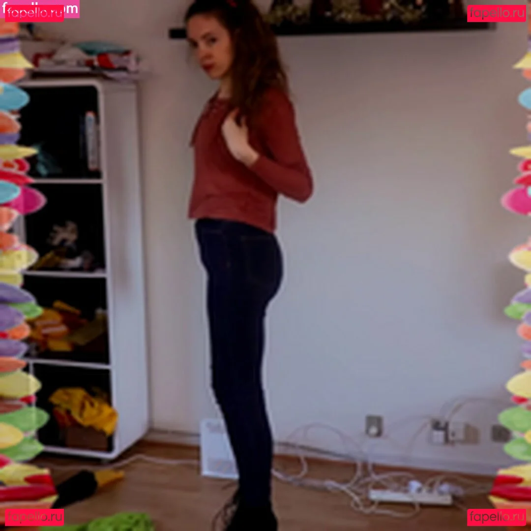 Rapunzel ASMR Onlyfans Photo Gallery 