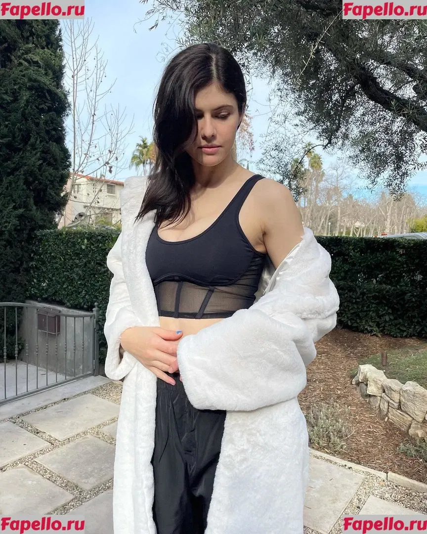 Alexandra Daddario Onlyfans Photo Gallery 