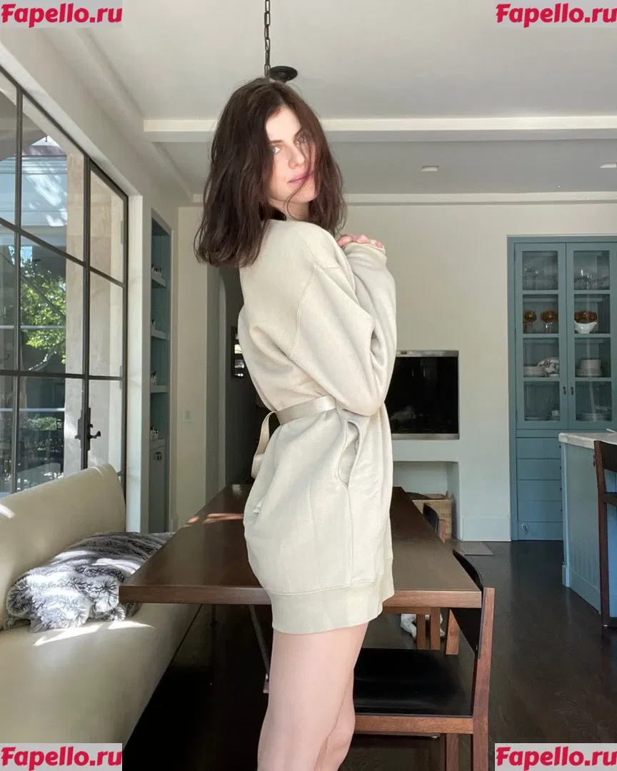 Alexandra Daddario Onlyfans Photo Gallery 
