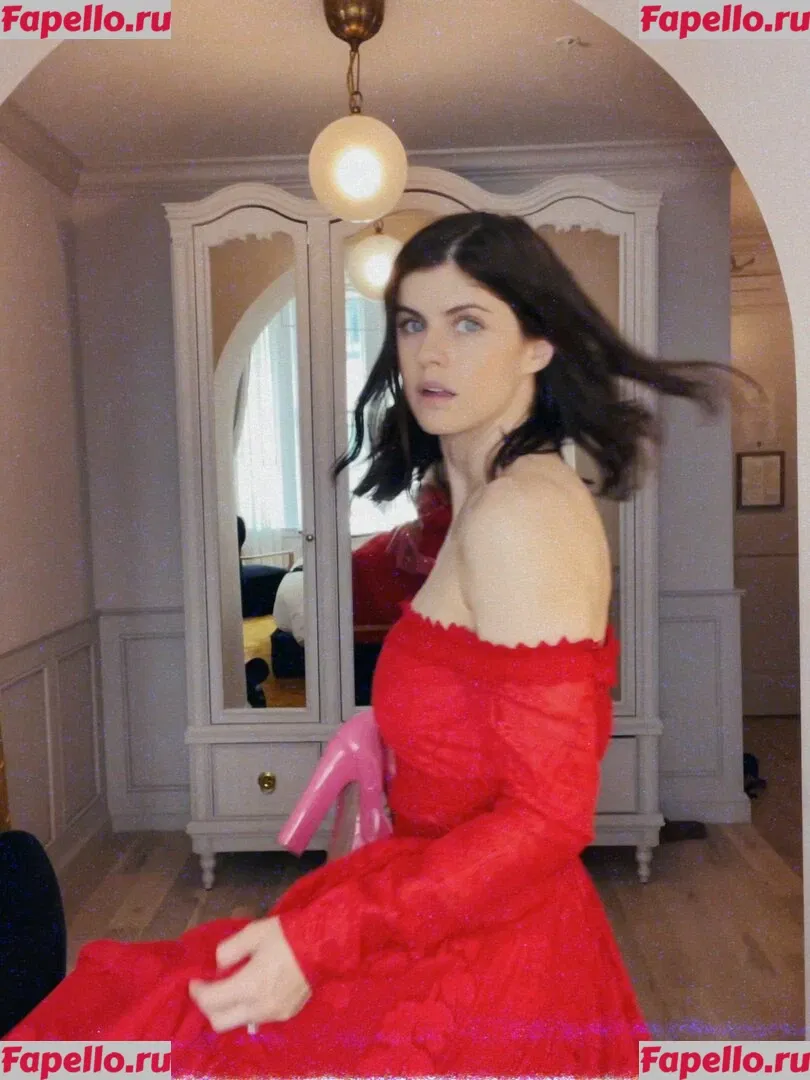 Alexandra Daddario Onlyfans Photo Gallery 