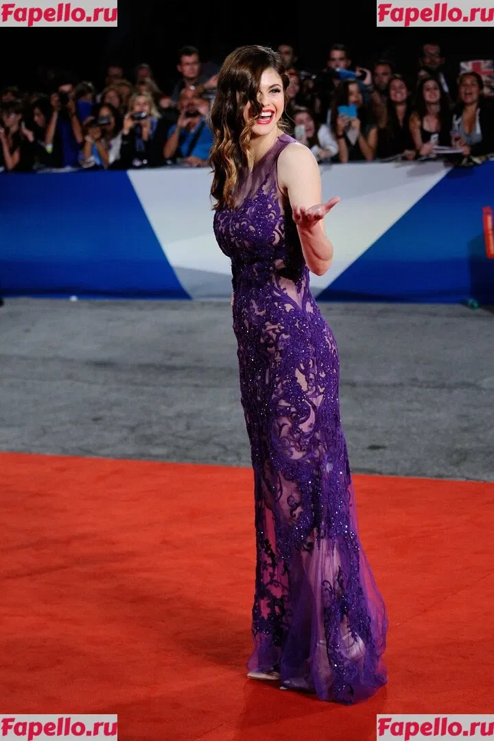 Alexandra Daddario Onlyfans Photo Gallery 