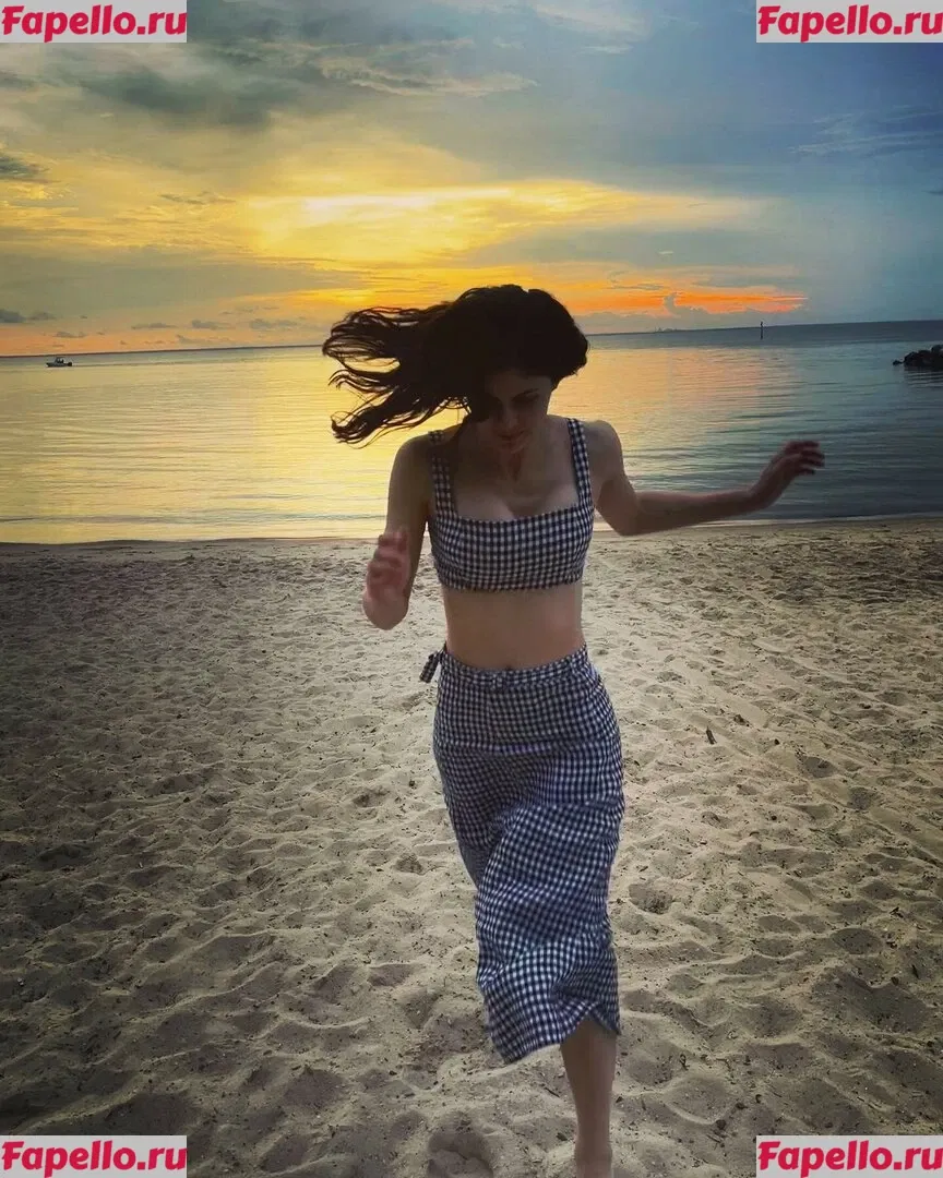 Alexandra Daddario Onlyfans Photo Gallery 