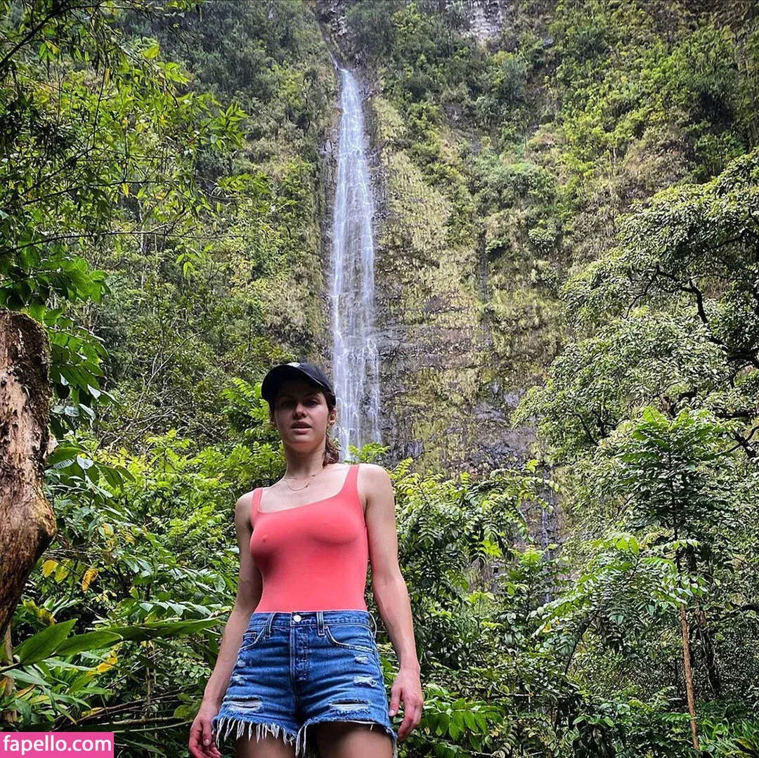 Alexandra Daddario Onlyfans Photo Gallery 