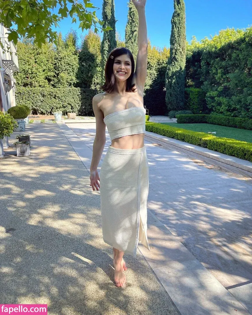 Alexandra Daddario Onlyfans Photo Gallery 