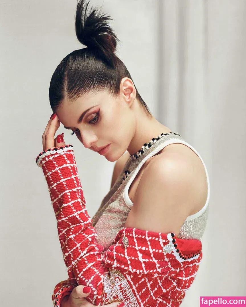 Alexandra Daddario Onlyfans Photo Gallery 