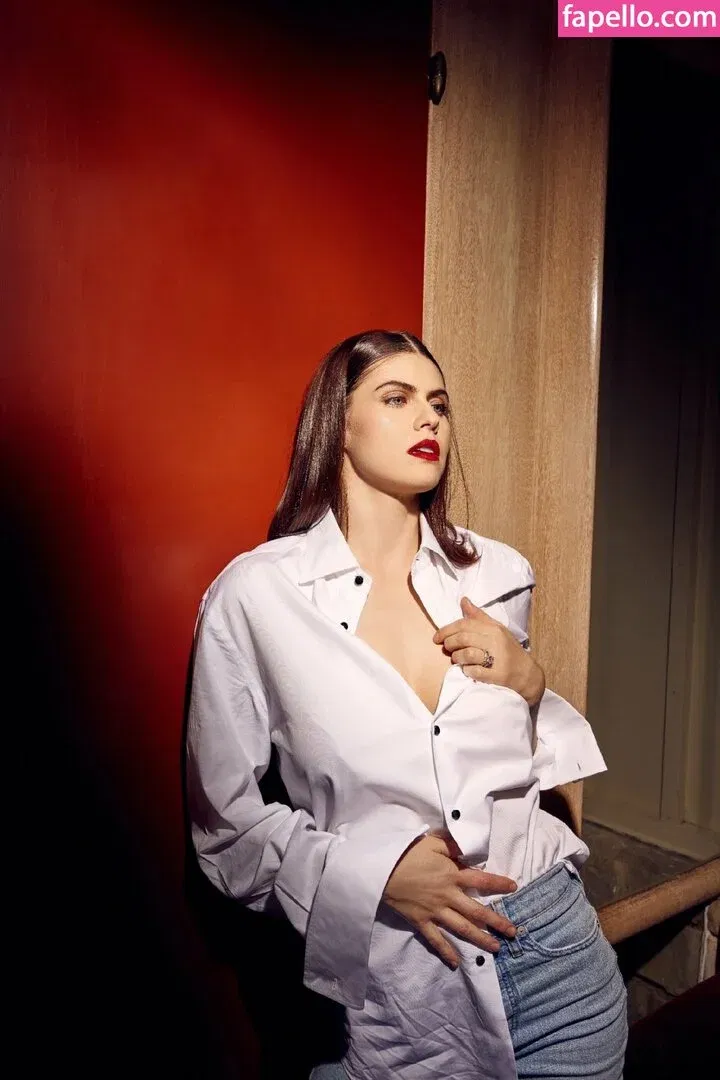 Alexandra Daddario Onlyfans Photo Gallery 