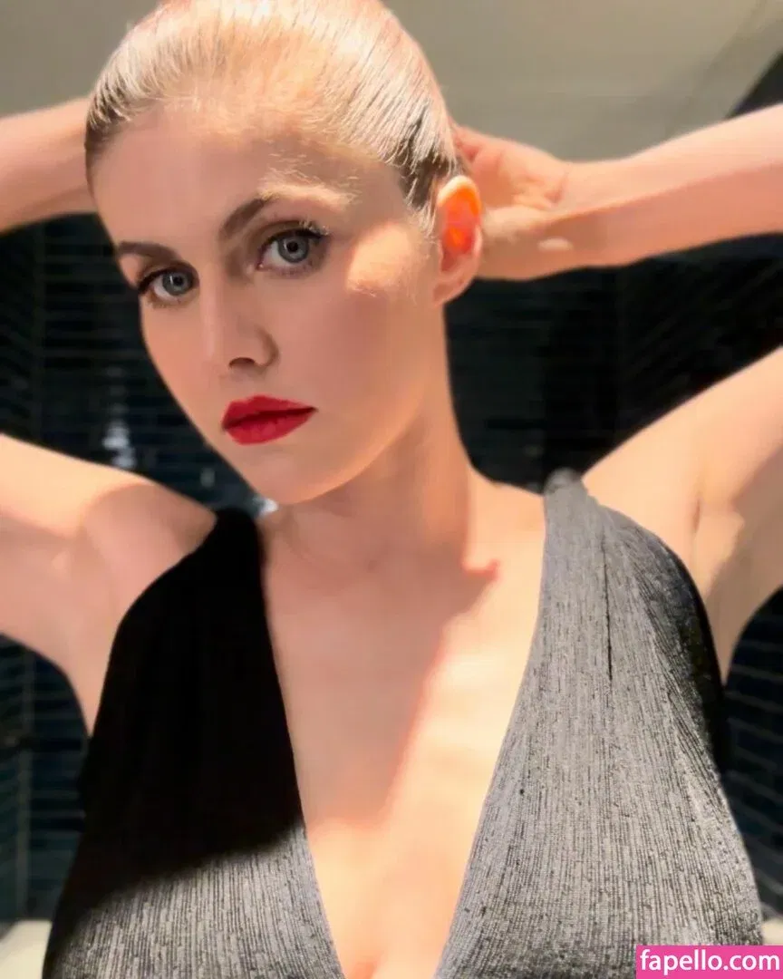 Alexandra Daddario Onlyfans Photo Gallery 