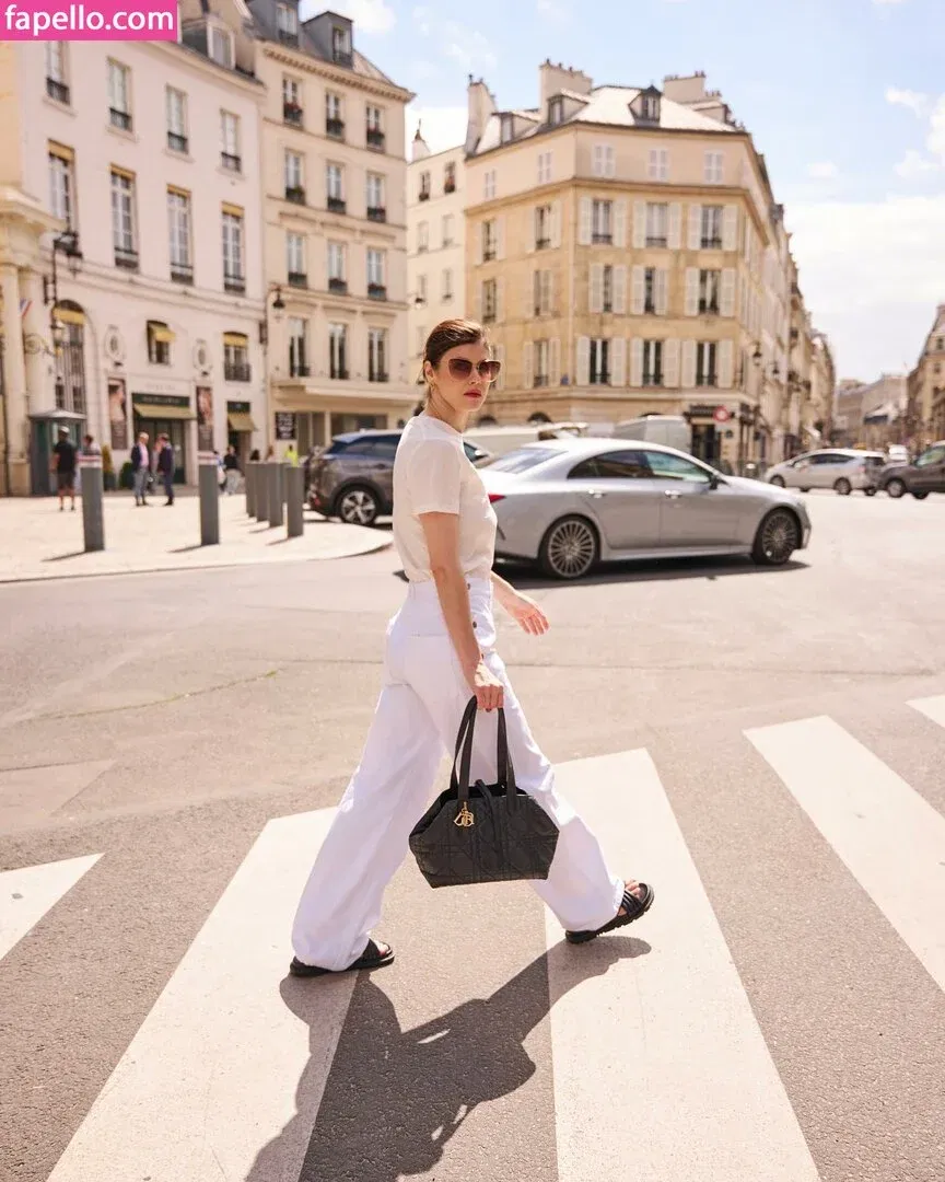 Alexandra Daddario Onlyfans Photo Gallery 