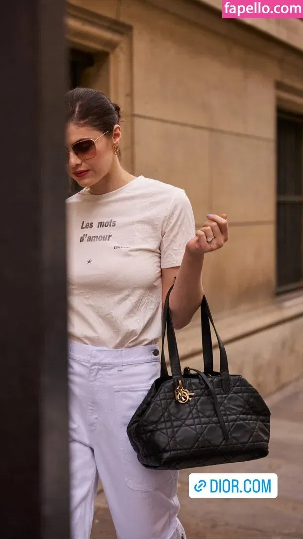 Alexandra Daddario Onlyfans Photo Gallery 