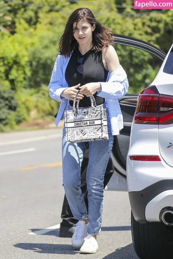 Alexandra Daddario Onlyfans Photo Gallery 