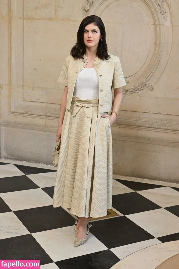 Alexandra Daddario Onlyfans Photo Gallery 