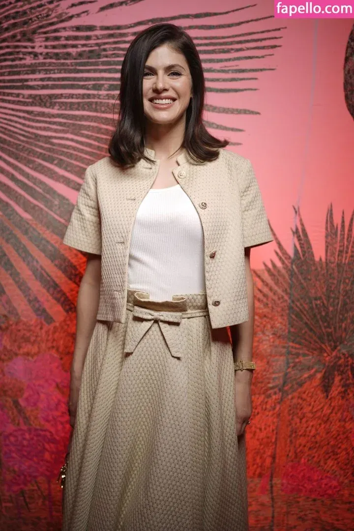 Alexandra Daddario Onlyfans Photo Gallery 