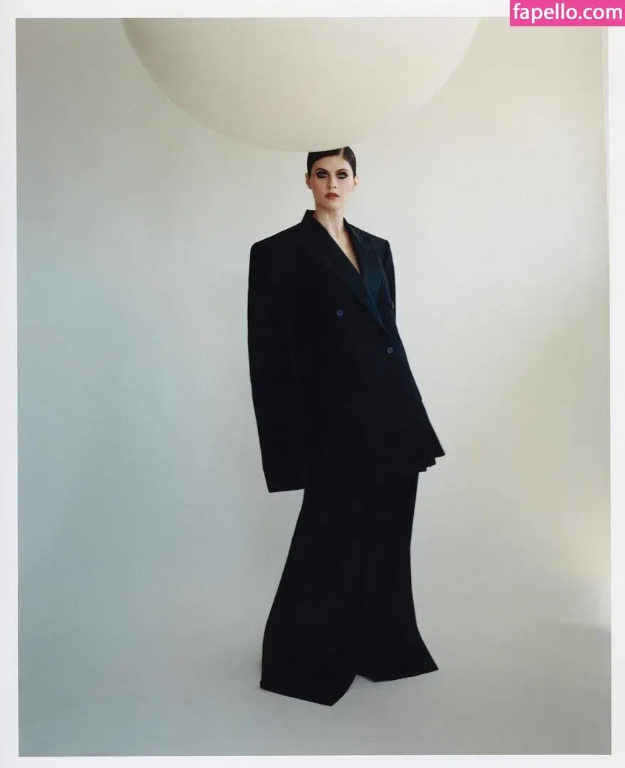 Alexandra Daddario Onlyfans Photo Gallery 