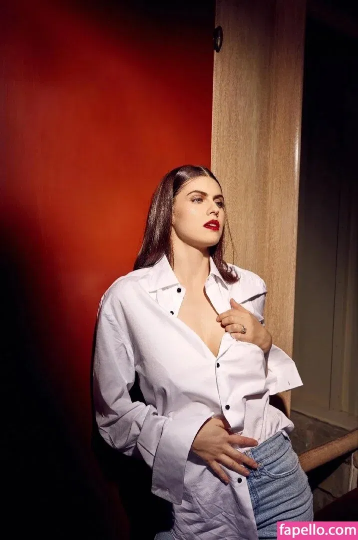 Alexandra Daddario Onlyfans Photo Gallery 
