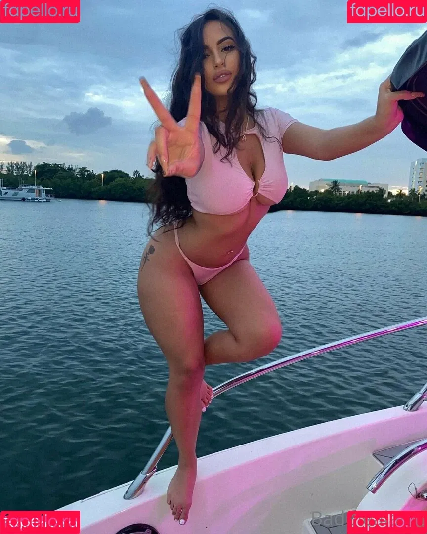 theyloveaiza Onlyfans Photo Gallery 