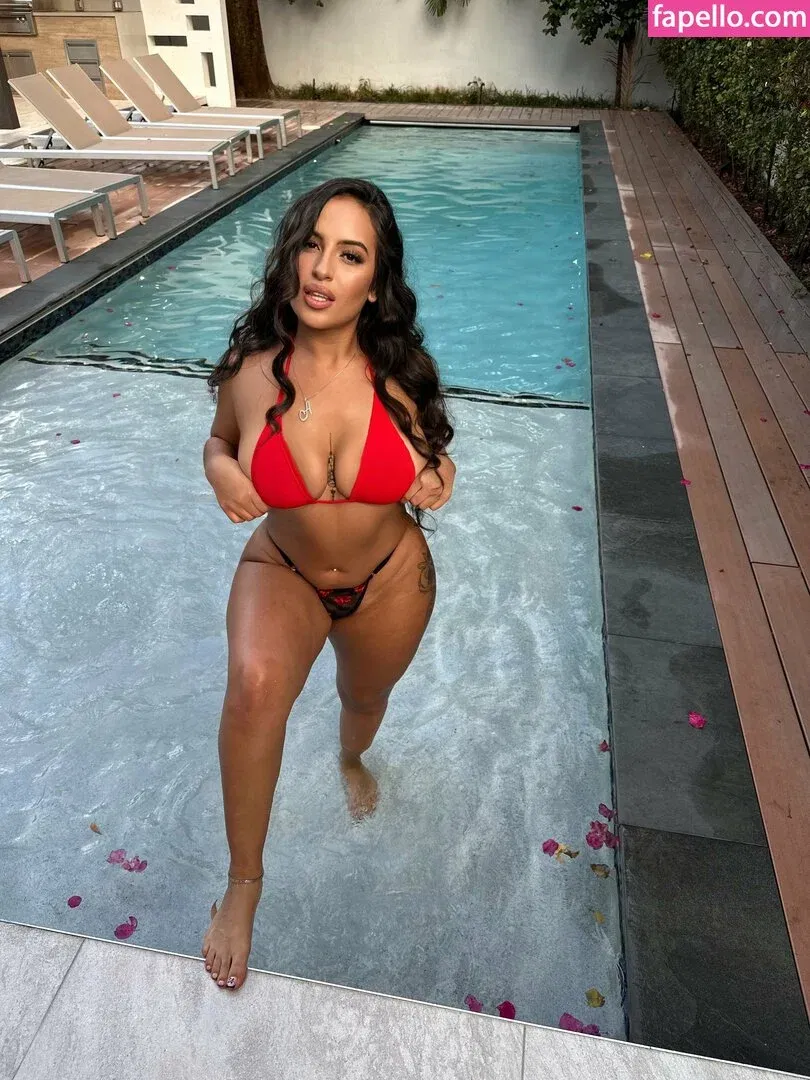 theyloveaiza Onlyfans Photo Gallery 