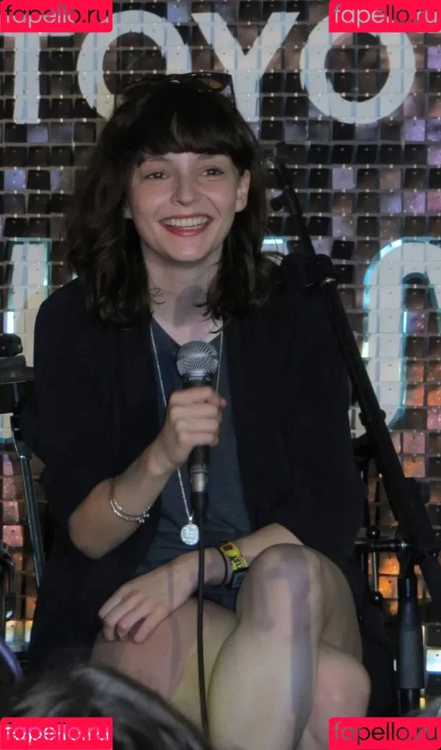 Lauren Mayberry Onlyfans Photo Gallery 