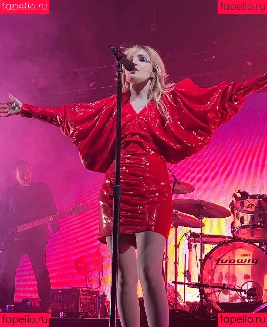 Lauren Mayberry Onlyfans Photo Gallery 